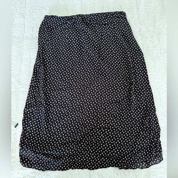 Abercrombie Black Midi Skirt w/ Scrunch Detail - Picture 6 of 7